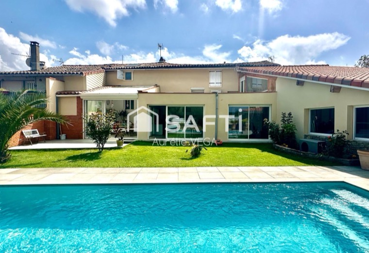 Maison vendue à Mirepoix, 300 m², terrain 734 m²